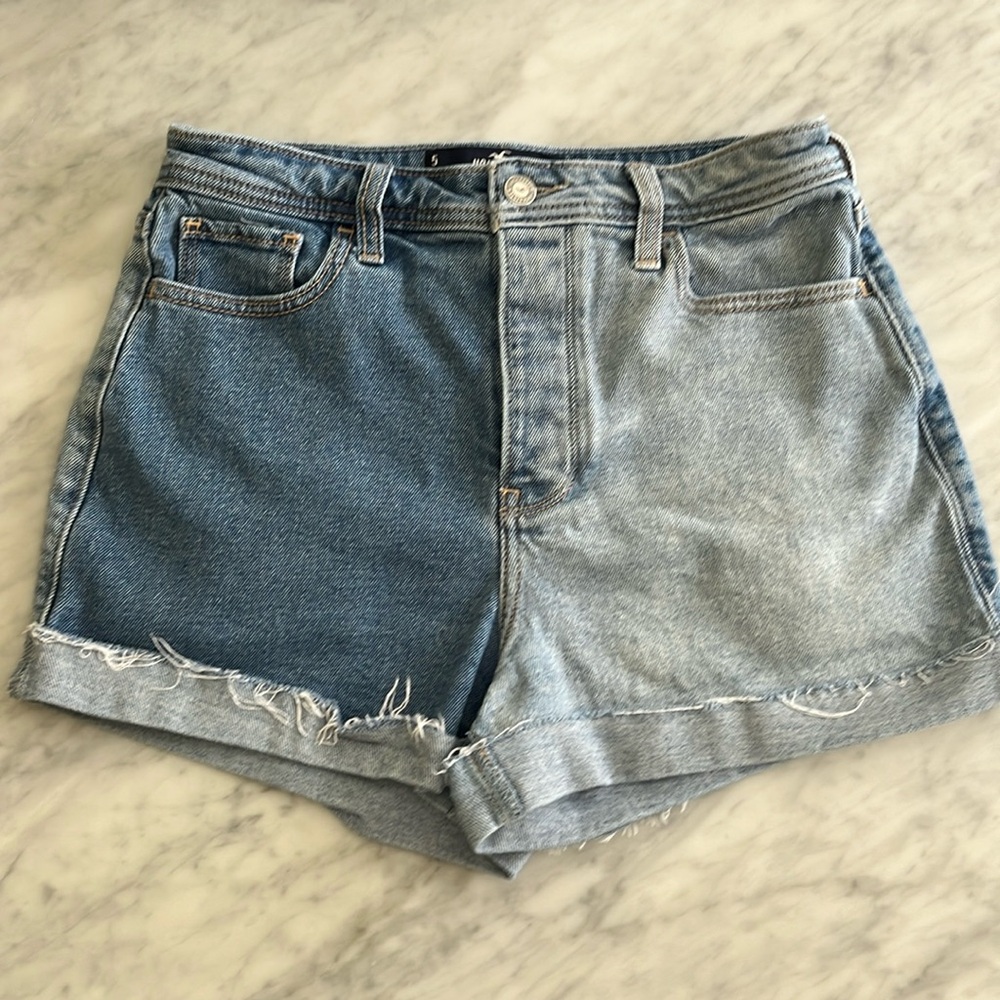 Hollister Ultra High Rise 3” Mom Short Size 27 (5) Excellent Condition!